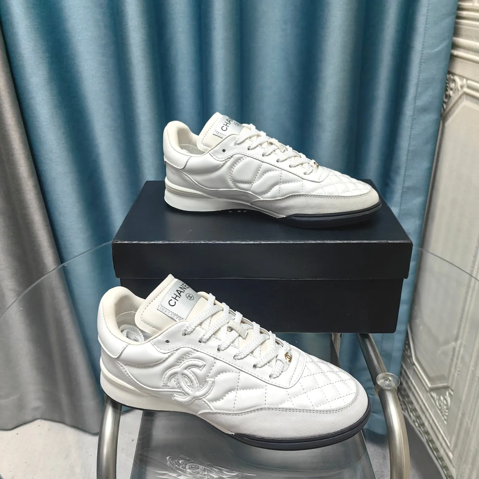 👟👟Ex-factory price 520👟👟 Chanel Chanel - 2024 counter top casual sports shoes This classic design; the upper is electro-embroidered with a variety of techniques; the outsole is fashionable and sporty; it is unusual to incorporate a variety of color matching elements... The diversified mix and match is very beautiful and versatile, casual, fashionable, sports and outdoor can be taken into account... ꫛꫀꪝ Go➫ Material: ❶Upper made of: Original imported mixed-breed sheep ❷Inside made of: original imported breathable sheepskin ❸Outsole based on: original TPU outsole Full set of boutique packaging for women 35–41